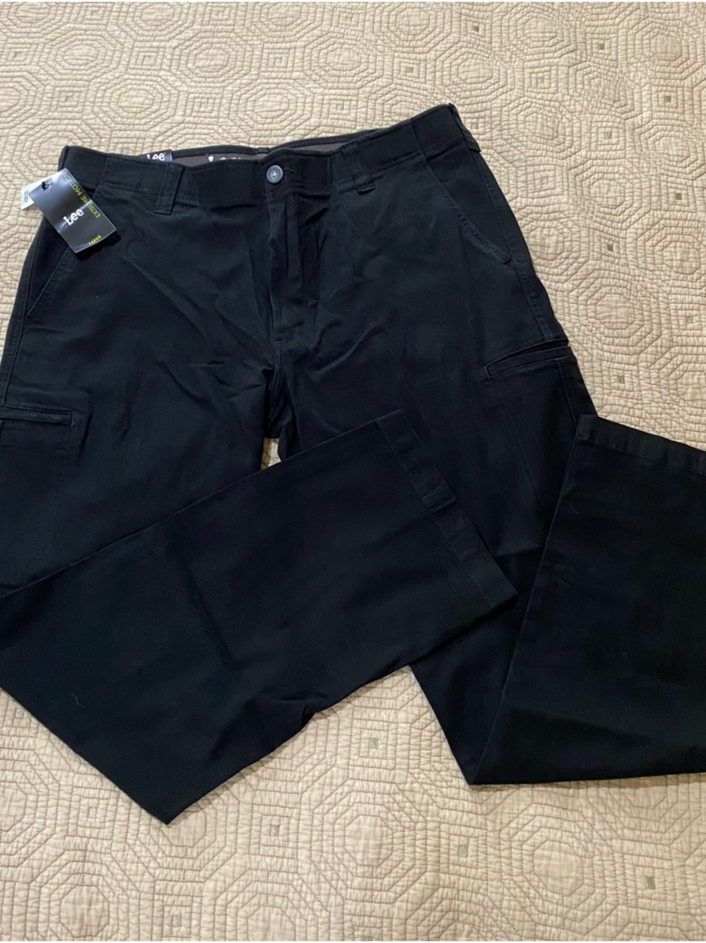 • Title
Lee Men's Extreme Motion Cargo Pants
Color Black Size 38x32 Inches*